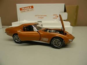 THE DANBURY MINT 124 SCALE LIMITED EDITION 1972 CHEVROLET CORVETTE COUPE - IN BOX - GREAT PIECE - SEE PICTURES