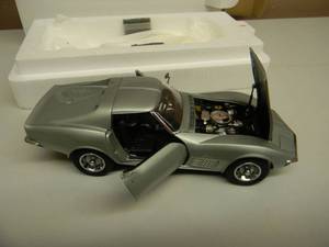THE DANBURY MINT 124 SCALE 1970 CHEVROLET CORVETTE COUPE - IN BOX - GREAT PIECE - SEE PICTURES