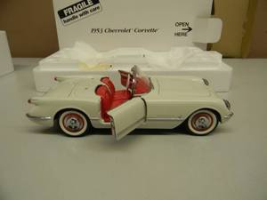 THE DANBURY MINT 124 SCALE 1953 CHEVROLET CORVETTE - IN BOX - GREAT PIECE - SEE PICTURES