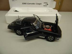 THE DANBURY MINT 124 SCALE 1966 CHEVROLET CORVETTE COUPE - IN BOX - GREAT PIECE - SEE PICTURES
