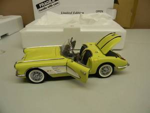 THE DANBURY MINT 124 SCALE LIMITED EDITION 1958 CHEVROLET CORVETTE - IN BOX - GREAT PIECE - SEE PICTURES