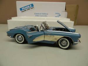 THE DANBURY MINT 124 SCALE LIMITED EDITION 1961 CHEVROLET CORVETTE - IN BOX - GREAT PIECE - SEE PICTURES