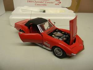 THE DANBURY MINT 124 SCALE LIMITED EDITION 1969 CHEVROLET CORVETTE CONVERTIBLE - IN BOX - GREAT PIECE - SEE PICTURES