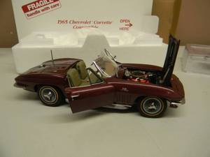 THE DANBURY MINT 124 SCALE 1965 CHEVROLET CORVETTE CONVERTIBLE - IN BOX - GREAT PIECE - SEE PICTURES
