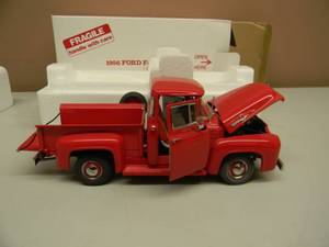 THE DANBURY MINT 124 SCALE 1956 FORD F-100 PICKUP - IN BOX - GREAT PIECE - SEE PICTURES