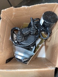 EVERBILT 13 HP ALUMINUM SUMP PUMP WITH VERTICAL SWITCH. SEE PICTURES