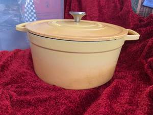 Martha Stewart cast iron 8 Qt dutch...