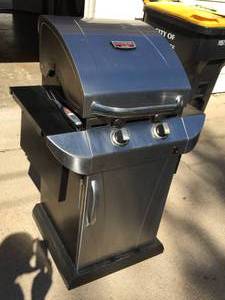 lot 52 image: Char Broil Propane Grill