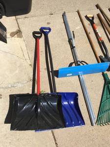 lot 64 image: Long Handled Tools