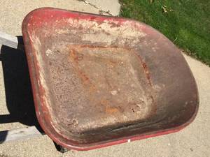 lot 67 image: Radio  Wheel Barrow