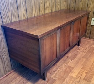 lot 114 image: Vintage Lane Cedar Chest