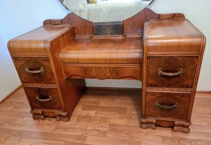 lot 113 image: 1940s Art Deco Waterfall Vanity