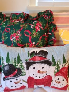 lot 119 image: Variety of Accent Pillows