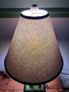 lot 140 image: Jim Shore Heartwood Creek Golfer Table Lamp