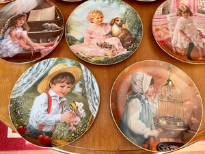 lot 195 image: Beautiful Collectible Plates by Deco