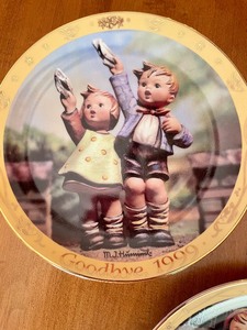 lot 173 image: MJ Hummel Plates