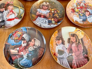 lot 197 image: Decorative  Plates by Reco