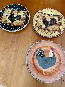 lot 200 image: Rooster Themed Plates