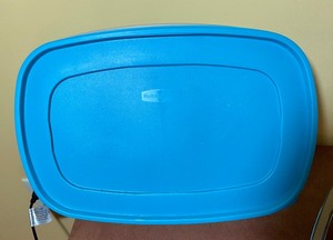 lot 224 image: Pyrex, Rubbermaid and More