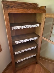 lot 5 image: Petite Oak Display Cabinet