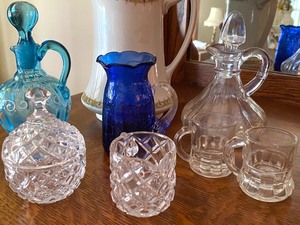 lot 12 image: Nice Variety of Vintage Glassware