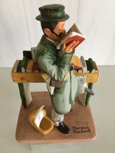 lot 25 image: Norman Rockwell Figurine The Danbury Mint- Bookworm