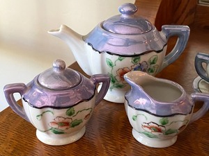 lot 14 image: Partial Childrens Vintage Tea Service