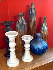 lot 20 image: An Array of Beautiful Home Decor Items
