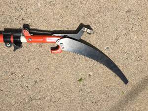 lot 252 image: Expandable Tree Trimmer
