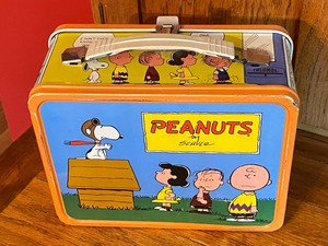 lot 158 image: Peanuts Lunch Box  & Thermos