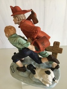 lot 38 image: Norman Rockwell Figurine The Danbury Mint- The Alarm