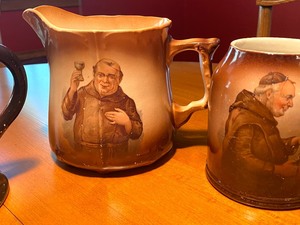 lot 225 image: Vintage Monk Glassware Items