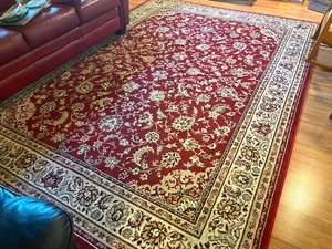 lot 226 image: Beautiful Area Rug