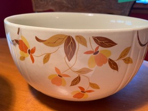 lot 154 image: Hall Jewel Tea Mixing Bowls