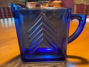 lot 155 image: Cobalt Blue Small Pitcher and CreamSugar Set