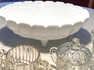lot 229 image: A Wonderful Variety of Vintage Glassware