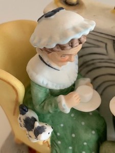 lot 48 image: Norman Rockwell Figurine The Danbury Mint-Four Seasons Illustration 1955 Vintage Times