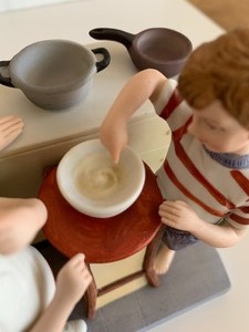 lot 44 image: Norman Rockwell Figurine The Danbury Mint-The American Family
