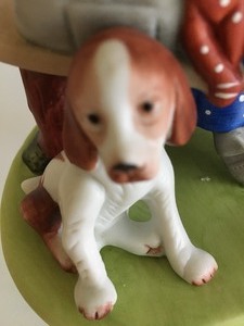 lot 36 image: Norman Rockwell Figurine The Danbury Mint- Young Love