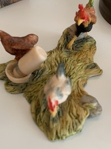 lot 184 image: Assorted Rooster Decorative Items