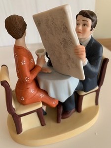 lot 43 image: Norman Rockwell Figurine The Danbury Mint-Breakfast Conversation