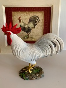 lot 191 image: Rooster Decor