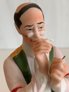 lot 183 image: Norman Rockwell Figurine Danbury Mint- Threading the Needle