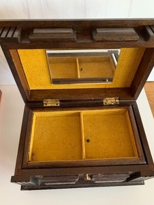 lot 190 image: Miniature Lane Cedar Chest and Jewelry Box