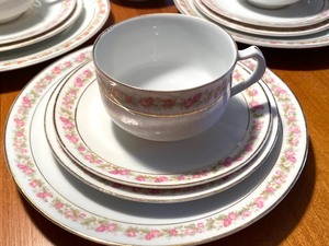lot 239 image: Partial Set of Hutschenreuther Bavaria