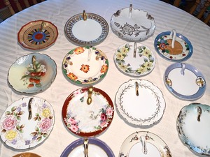 lot 231 image: 20 Vintage Nappy Plates