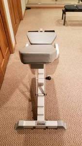 Hoist bench press seat with leg lift
