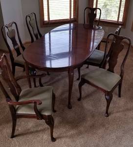 Thomasville Dining Room Table and Chairs