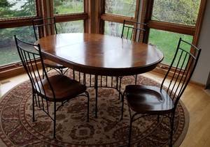 Shaker Style Dining Table with 4 Chairs & Leaf