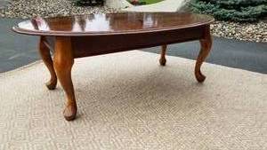 Traditional Mahogany Oval Cocktail Table